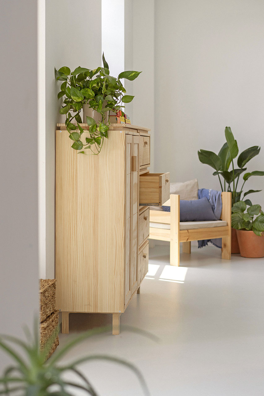 Imagen de ambiente 5 para:Armario aparador con cajones y baldas de madera natural